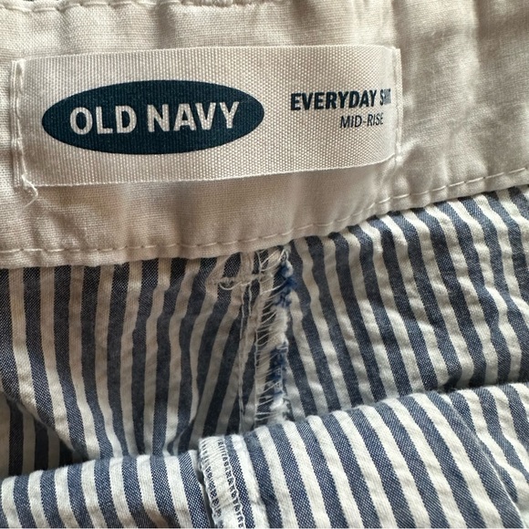Old Navy | Blue and White Striped Seer Sucker Everyday Shorts Size 8 - Picture 6 of 7